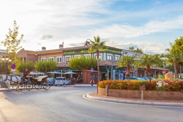 Commercial for sale in La Cala de Mijas, Mijas with garage - € 950,000 (Ref: 9711894)