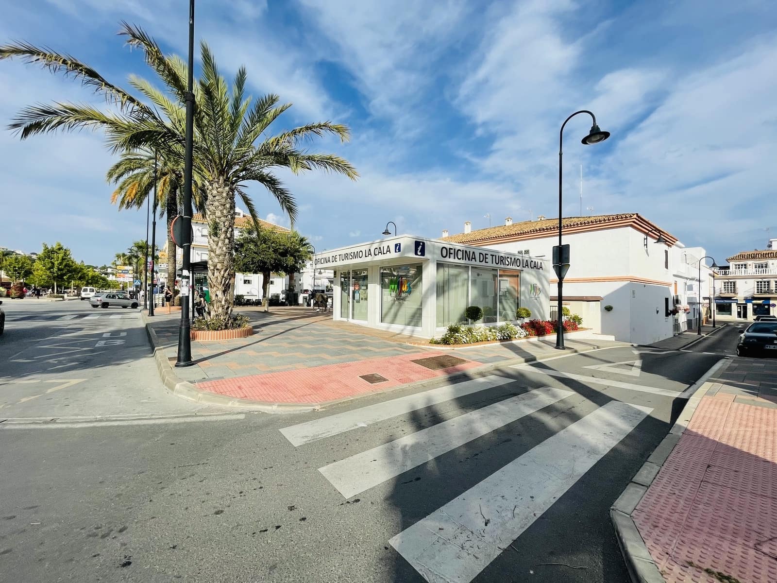 Commercial for sale in La Cala de Mijas with garage - € 950,000 (Ref: 9711894)
