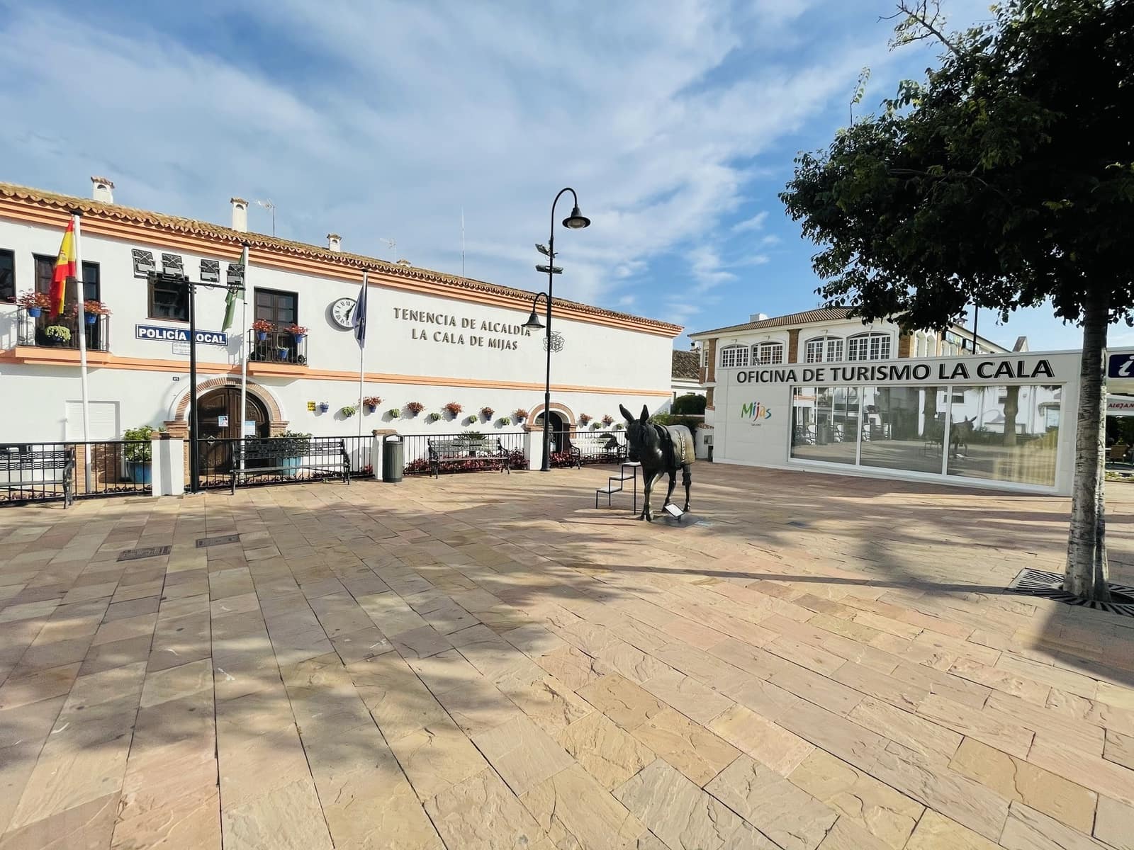 Commercial for sale in La Cala de Mijas with garage - € 950,000 (Ref: 9711894)