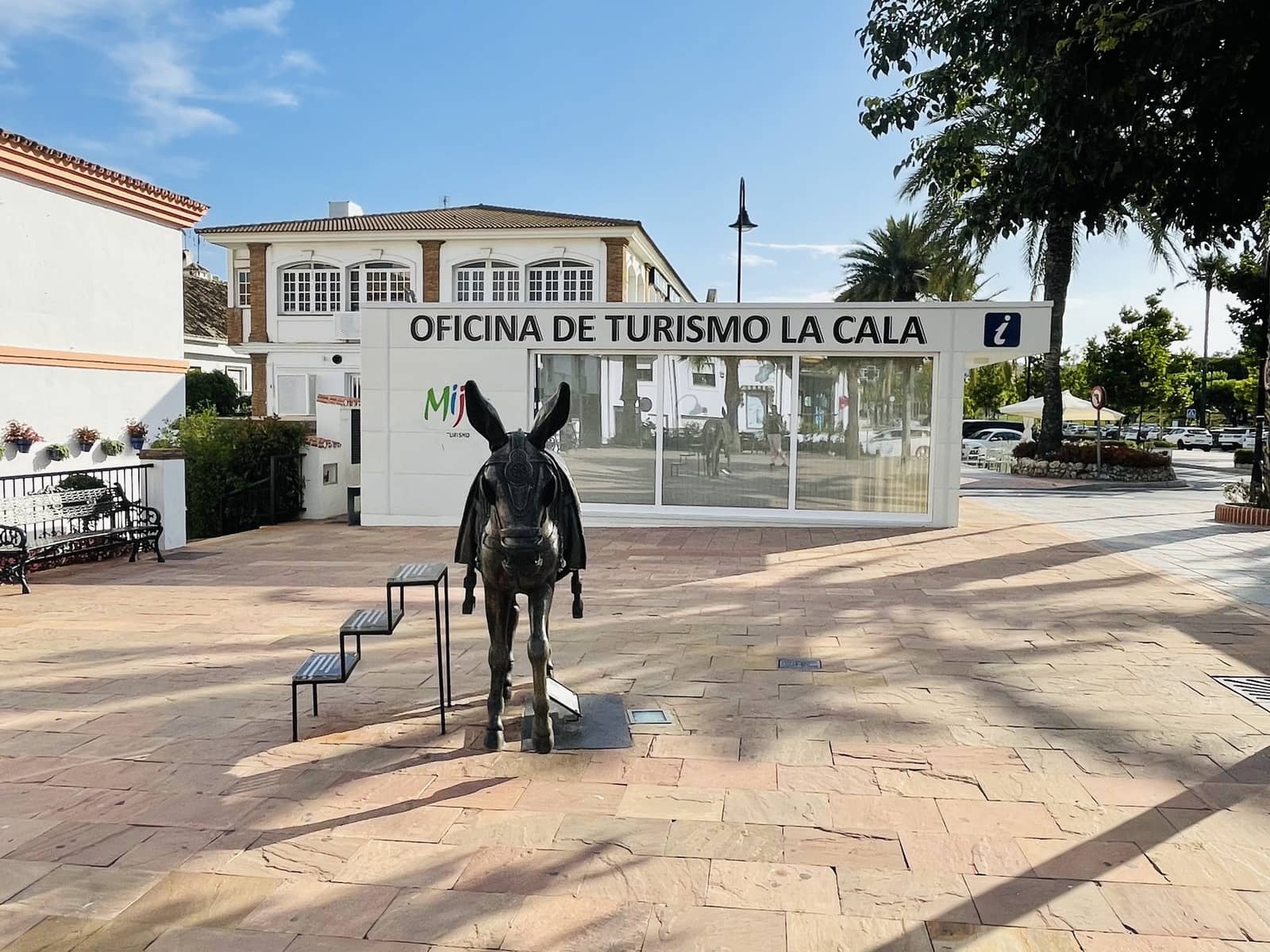 Commercial for sale in La Cala de Mijas with garage - € 950,000 (Ref: 9711894)