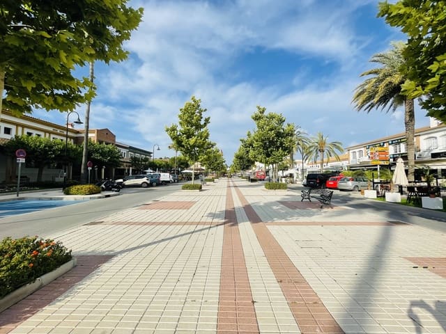 Commercial for sale in La Cala de Mijas, Mijas with garage - € 950,000 (Ref: 9711894)