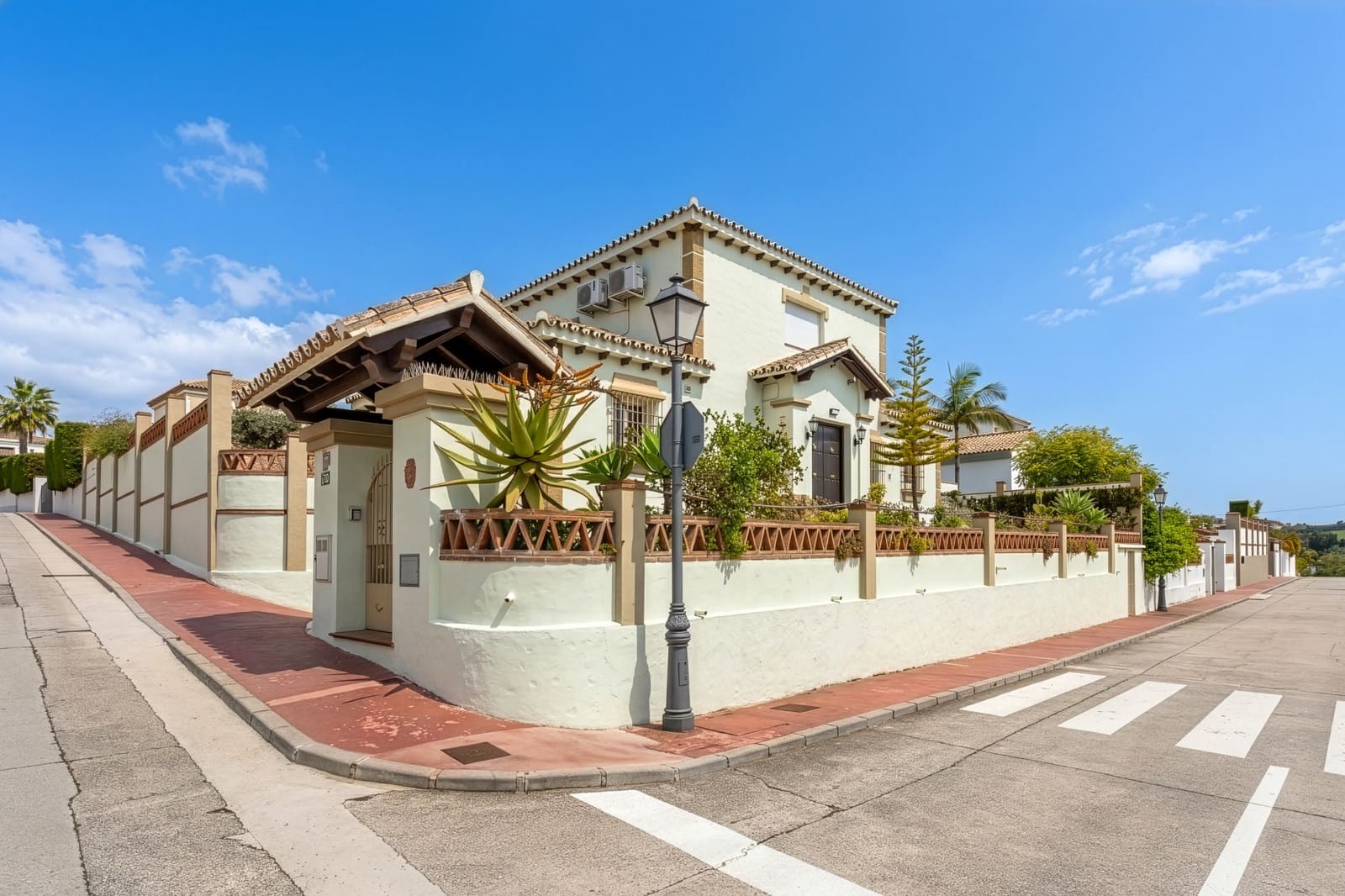 3 bedroom Villa for sale in Coin with pool garage - € 725,000 (Ref: 9719815)