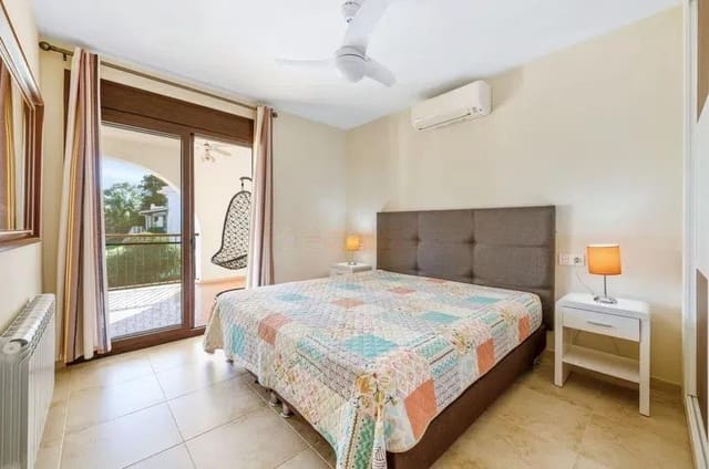 Chalet de 5 habitaciones en Atalaya-Isdabe, Estepona en venta con piscina garaje - 1.349.000 € (Ref: 9729340)