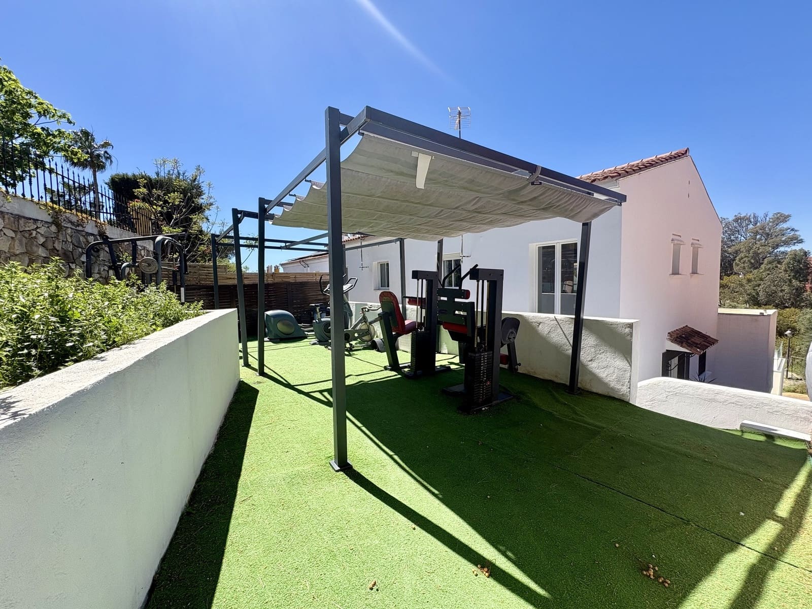 6 sypialnia Dom blizniak na sprzedaż w Marbella z basenem garażem - 1 200 000 € (Ref: 9735661)