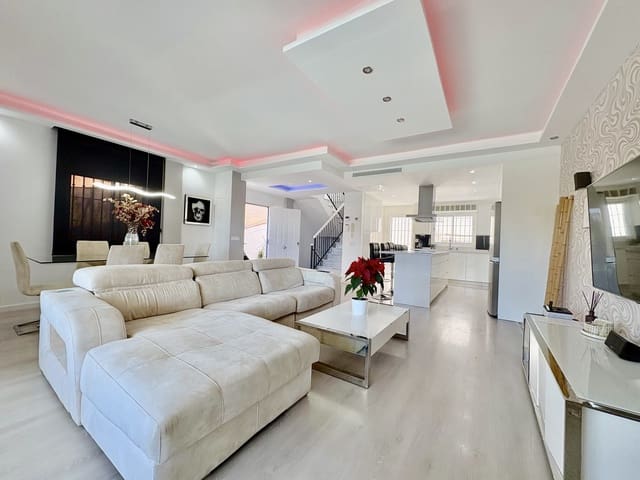 6 soveværelse Byhus til salg i Marbella med swimmingpool garage - € 1.200.000 (Ref: 9735661)