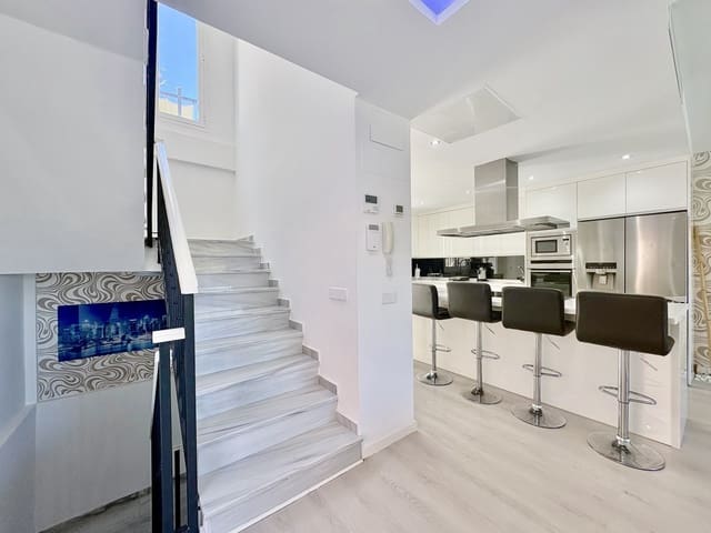 6 soveværelse Byhus til salg i Marbella med swimmingpool garage - € 1.200.000 (Ref: 9735661)