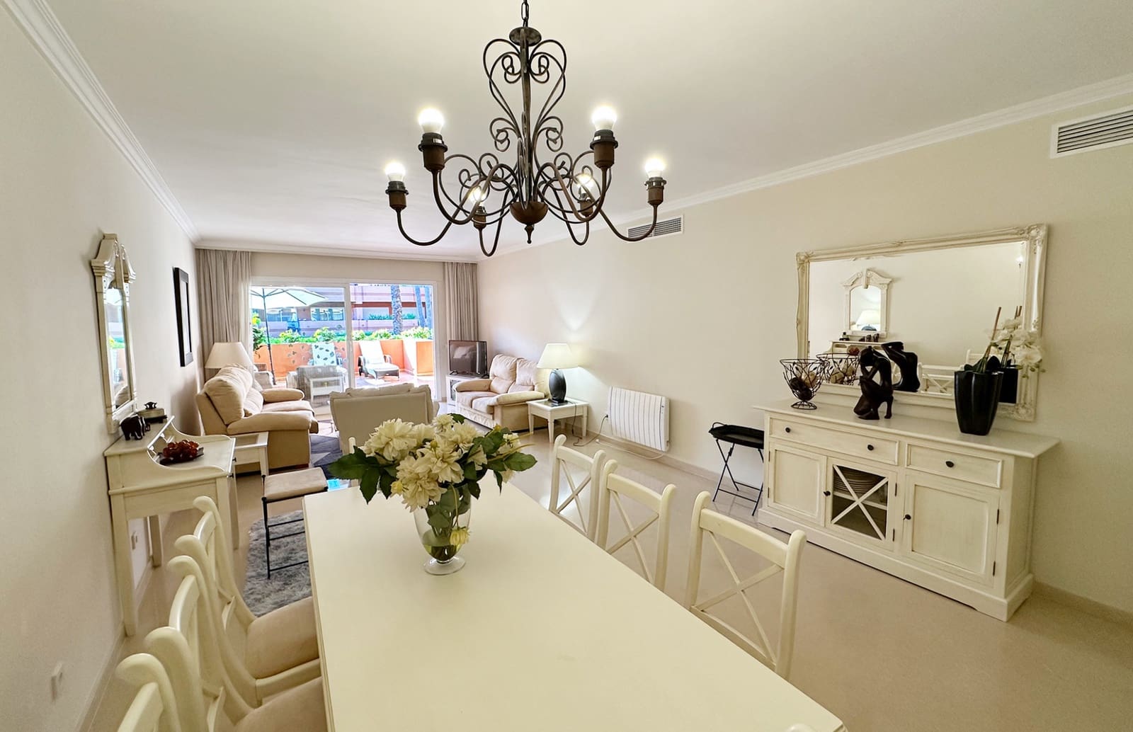 2 soveværelse Lejlighed til salg i Marbella med swimmingpool garage - € 899.000 (Ref: 9738636)
