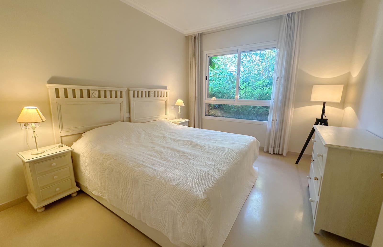 2 soveværelse Lejlighed til salg i Marbella med swimmingpool garage - € 899.000 (Ref: 9738636)