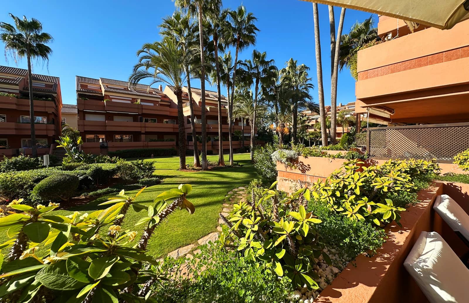 2 soveværelse Lejlighed til salg i Marbella med swimmingpool garage - € 899.000 (Ref: 9738636)