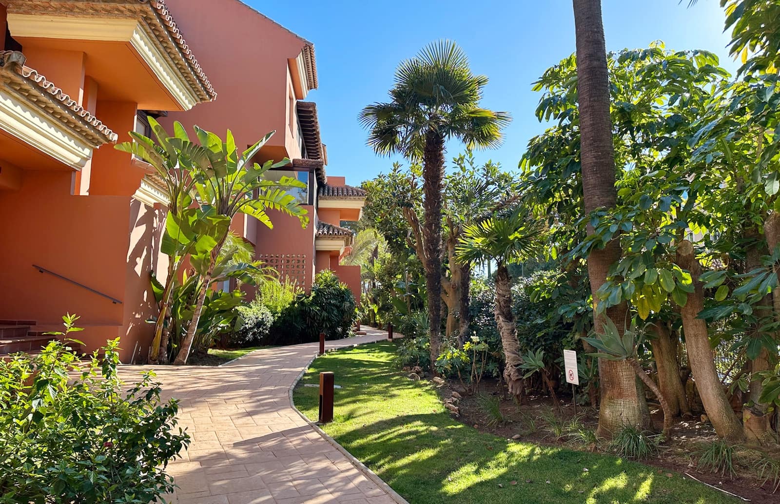 2 soveværelse Lejlighed til salg i Marbella med swimmingpool garage - € 899.000 (Ref: 9738636)