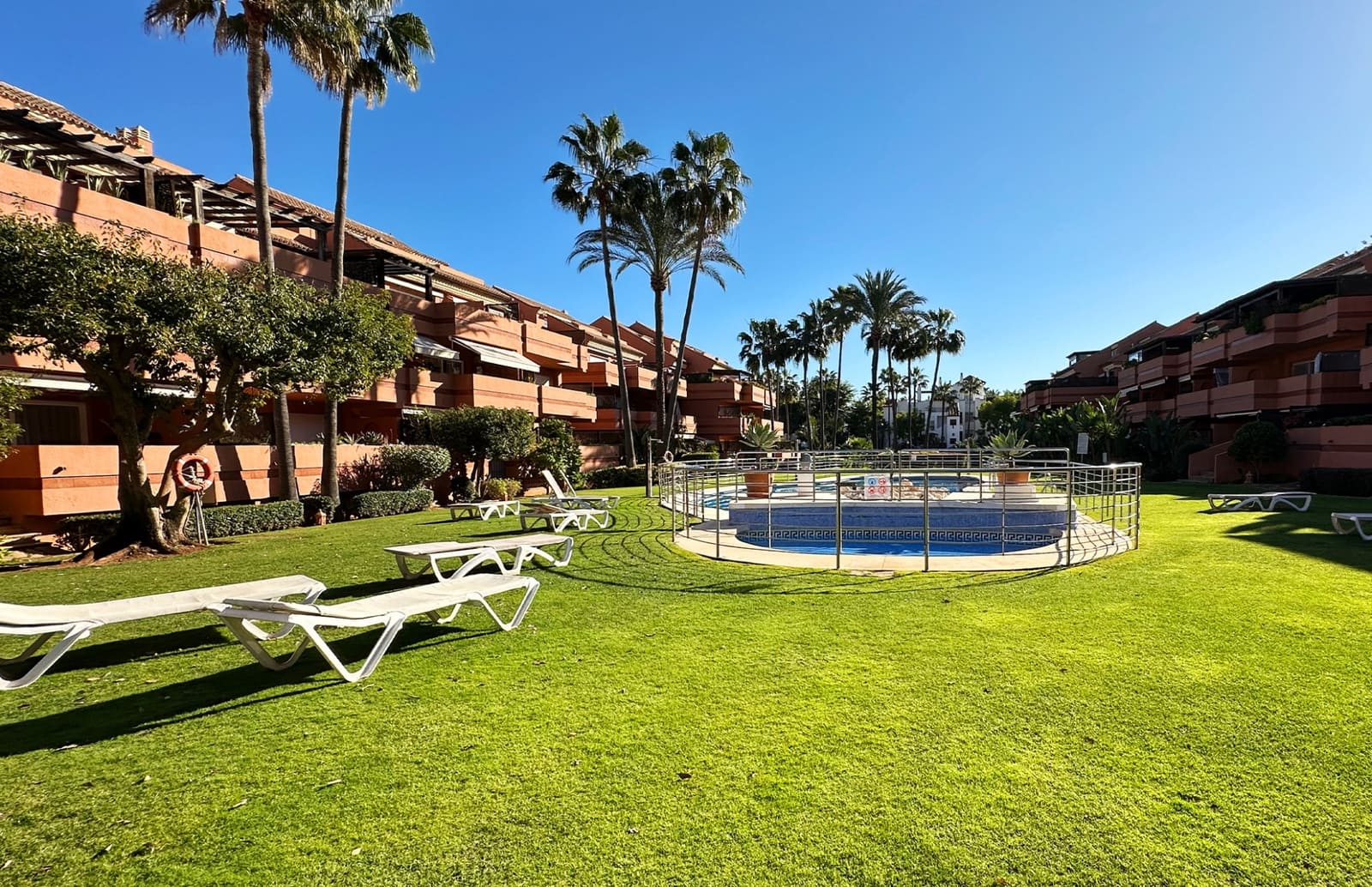 2 soveværelse Lejlighed til salg i Marbella med swimmingpool garage - € 899.000 (Ref: 9738636)