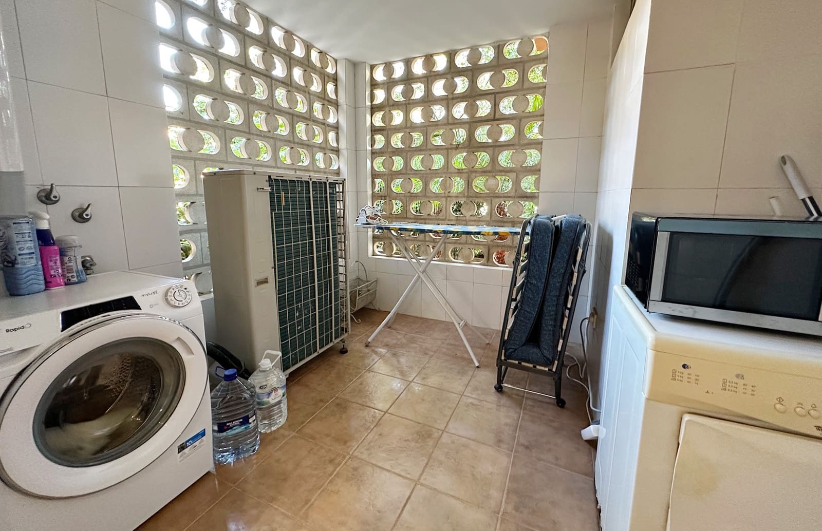 Apartamento de 2 habitaciones en Marbella en venta con piscina garaje - 795.000 € (Ref: 9738636)