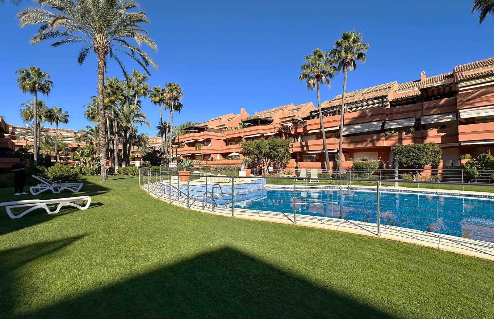 Apartamento de 2 habitaciones en Marbella en venta con piscina garaje - 795.000 € (Ref: 9738636)