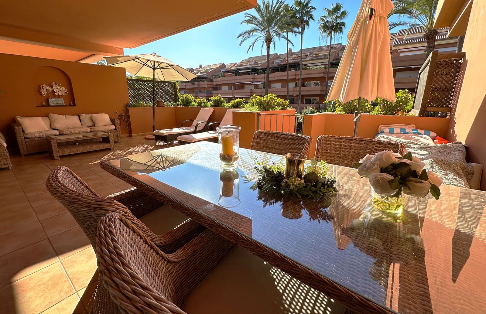 Apartamento de 2 habitaciones en Marbella en venta con piscina garaje - 795.000 € (Ref: 9738636)