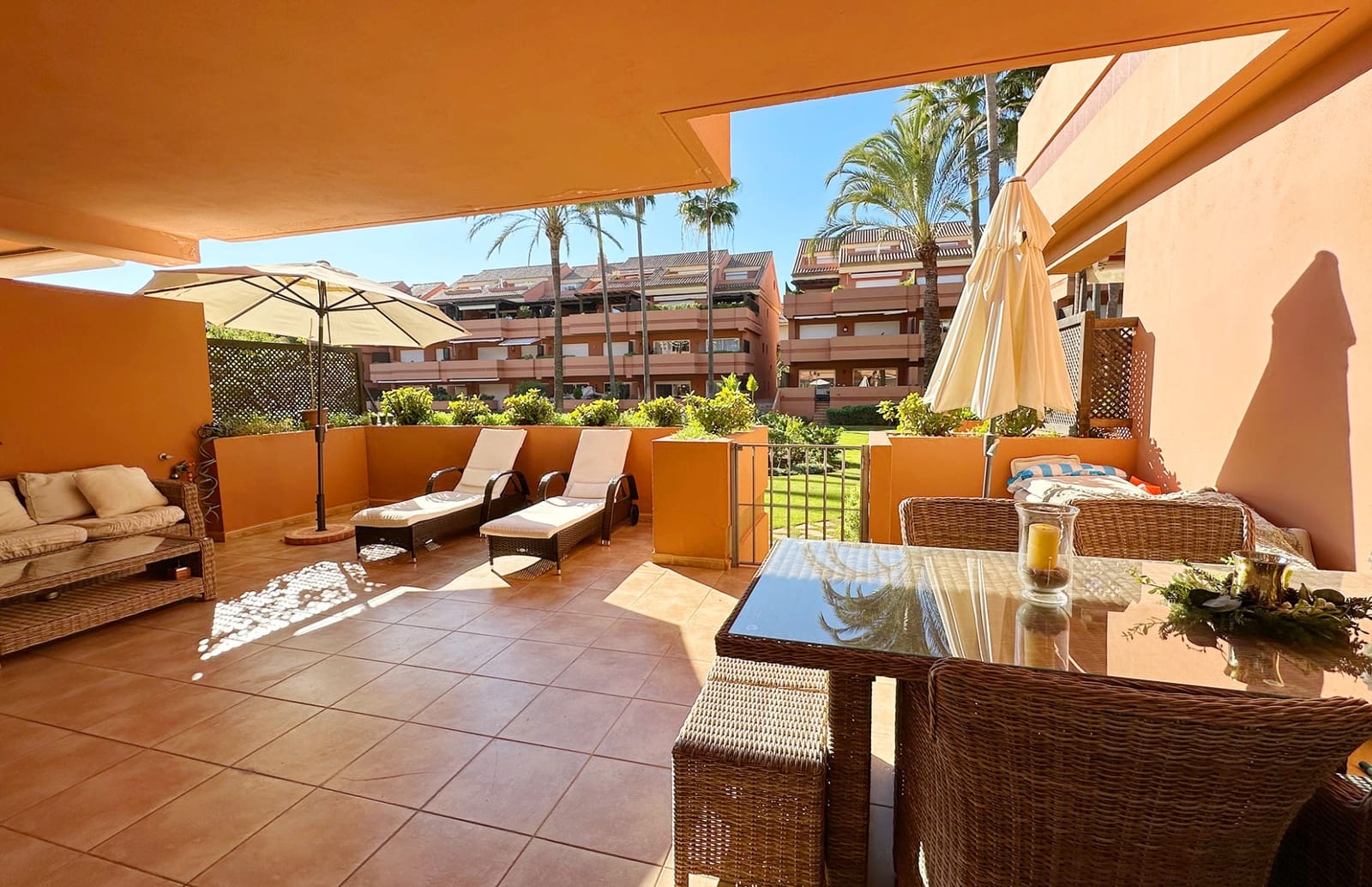 Apartamento de 2 habitaciones en Marbella en venta con piscina garaje - 795.000 € (Ref: 9738636)