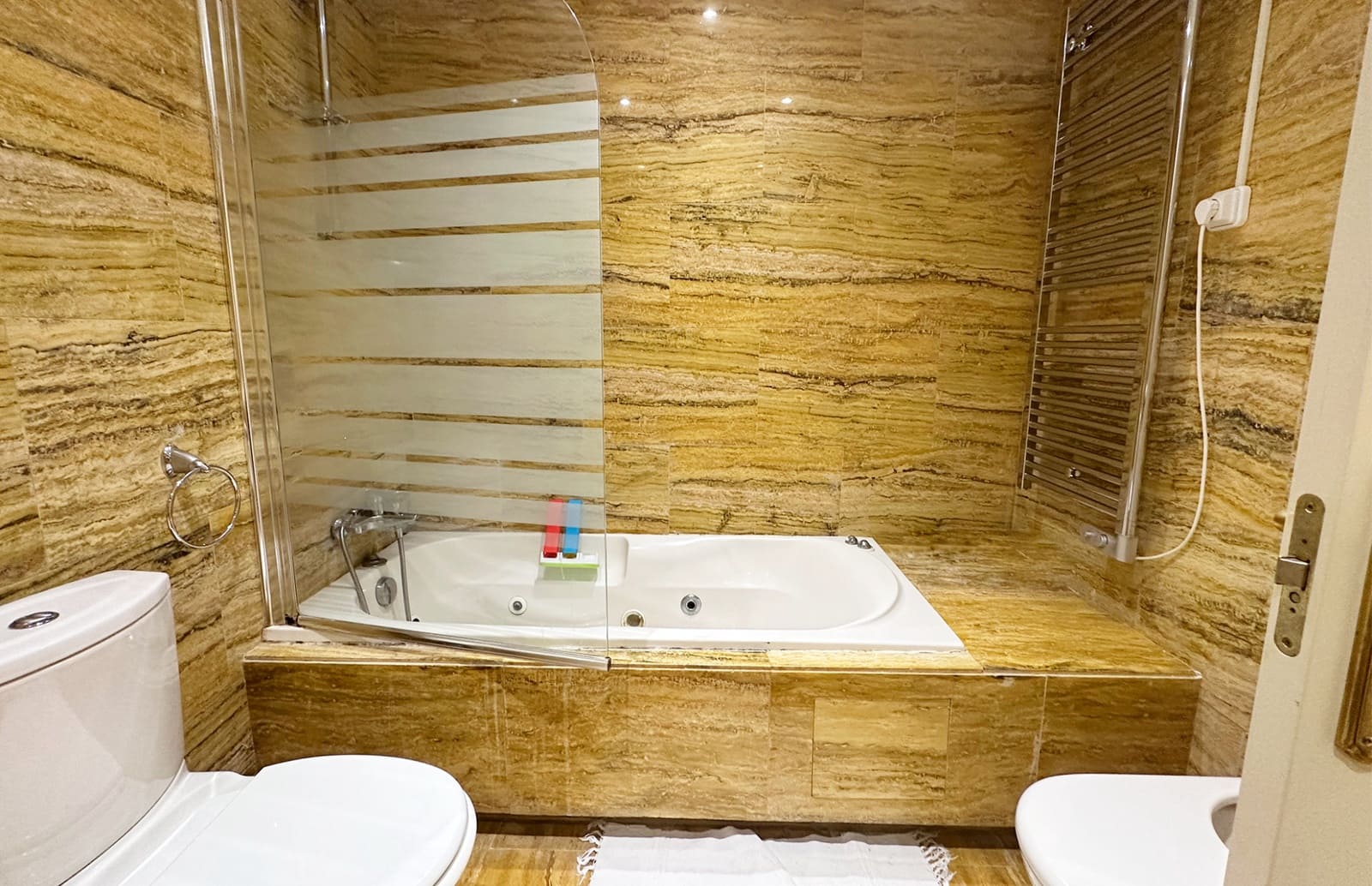 Apartamento de 2 habitaciones en Marbella en venta con piscina garaje - 795.000 € (Ref: 9738636)