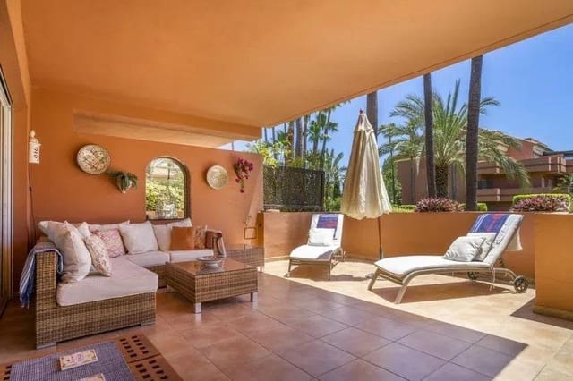 Apartamento de 2 habitaciones en Marbella en venta con piscina garaje - 795.000 € (Ref: 9738636)