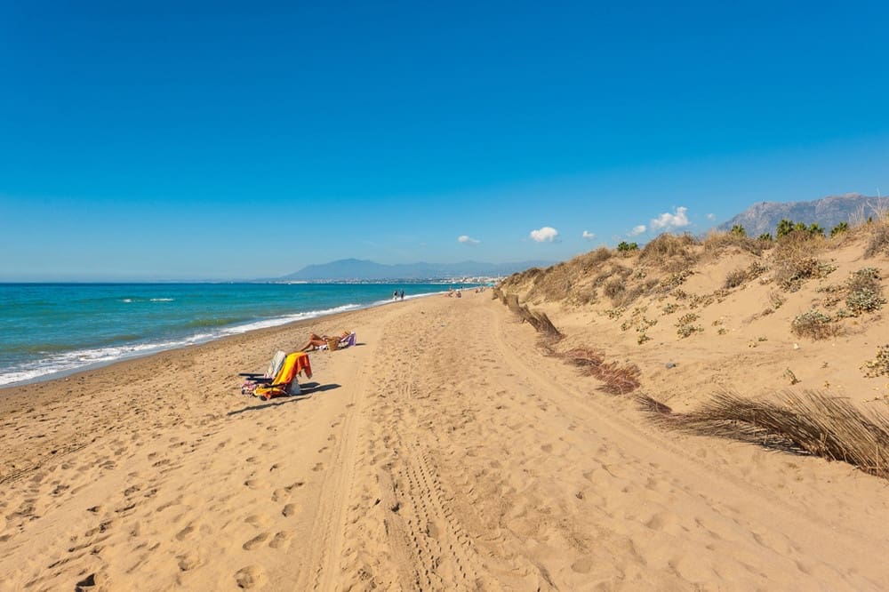 Apartamento de 2 habitaciones en Marbella en venta con piscina garaje - 795.000 € (Ref: 9738636)