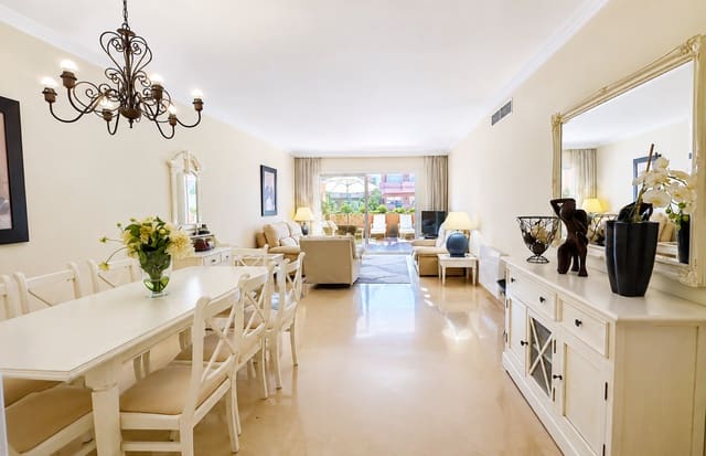 Apartamento de 2 habitaciones en Marbella en venta con piscina garaje - 795.000 € (Ref: 9738636)