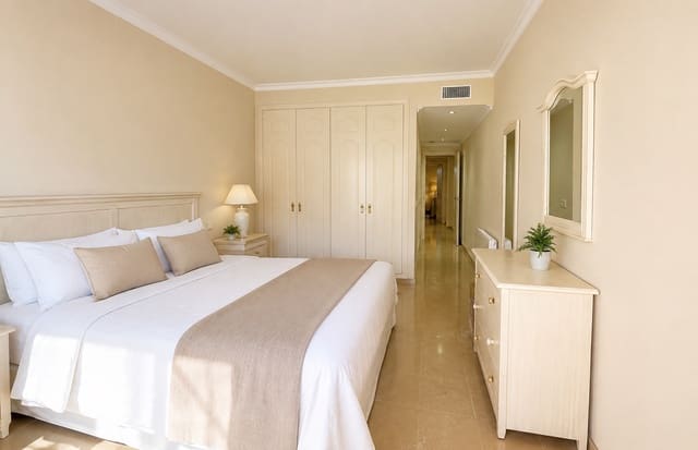 Apartamento de 2 habitaciones en Marbella en venta con piscina garaje - 795.000 € (Ref: 9738636)