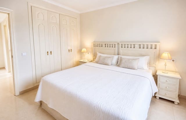 Apartamento de 2 habitaciones en Marbella en venta con piscina garaje - 795.000 € (Ref: 9738636)