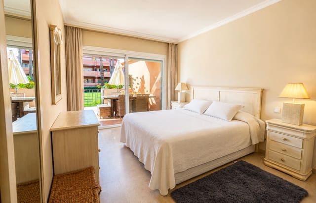 Apartamento de 2 habitaciones en Marbella en venta con piscina garaje - 795.000 € (Ref: 9738636)