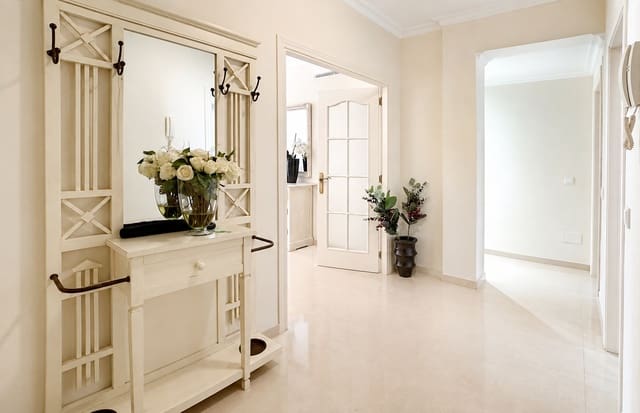 Apartamento de 2 habitaciones en Marbella en venta con piscina garaje - 795.000 € (Ref: 9738636)