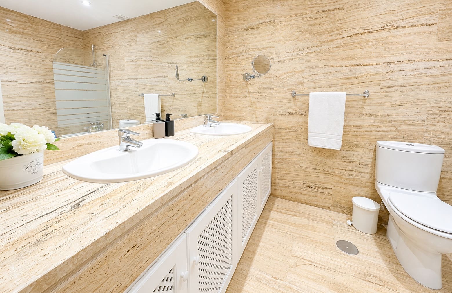 Apartamento de 2 habitaciones en Marbella en venta con piscina garaje - 795.000 € (Ref: 9738636)