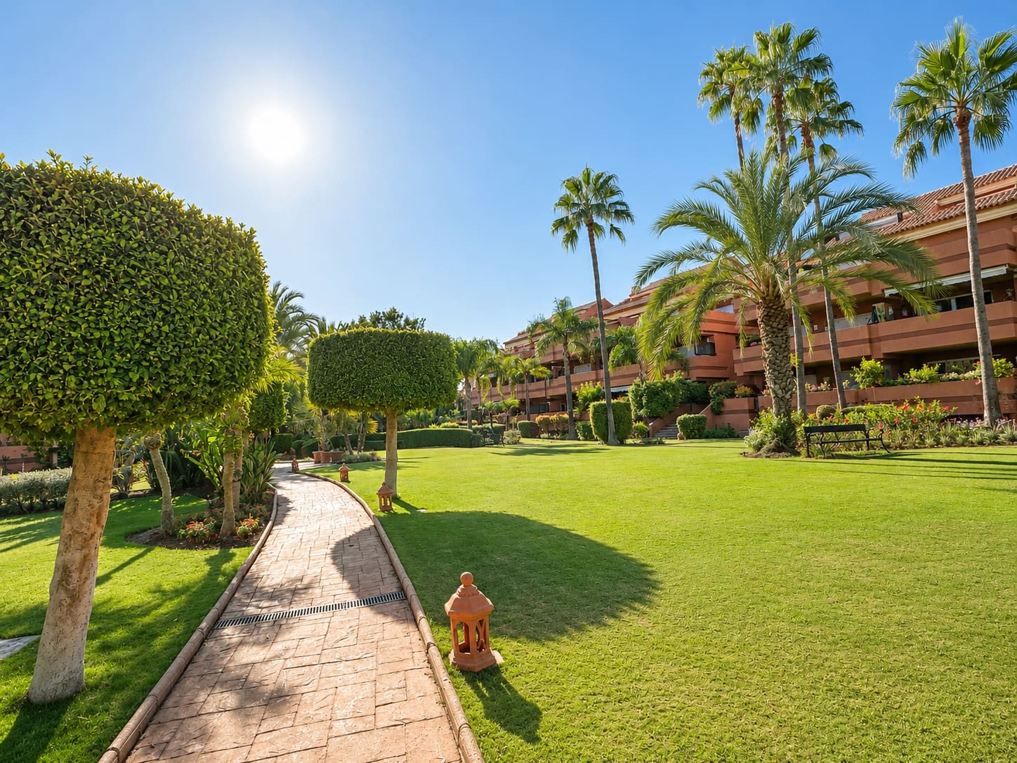 Apartamento de 2 habitaciones en Marbella en venta con piscina garaje - 795.000 € (Ref: 9738636)