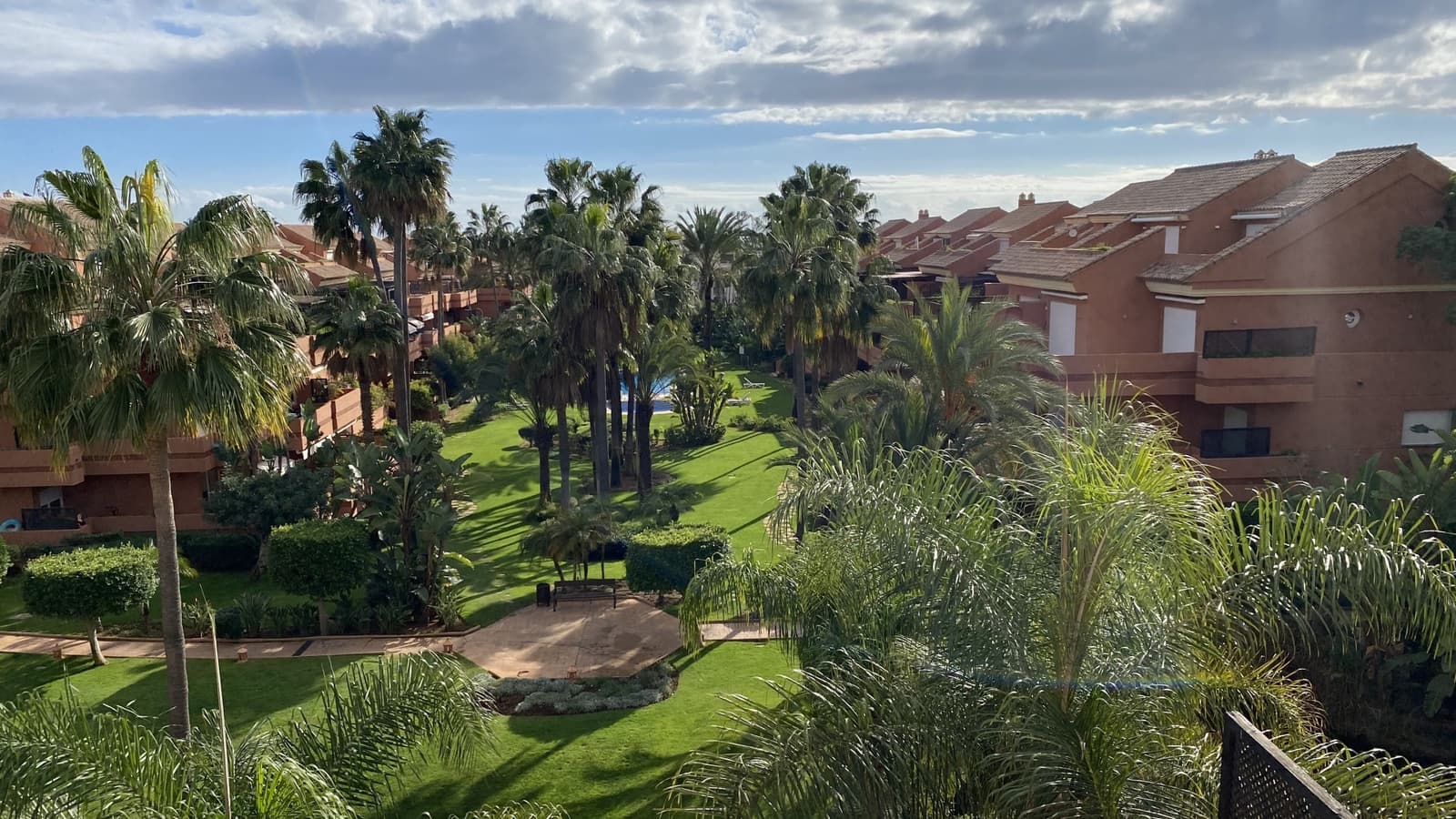 Apartamento de 2 habitaciones en Marbella en venta con piscina garaje - 795.000 € (Ref: 9738636)