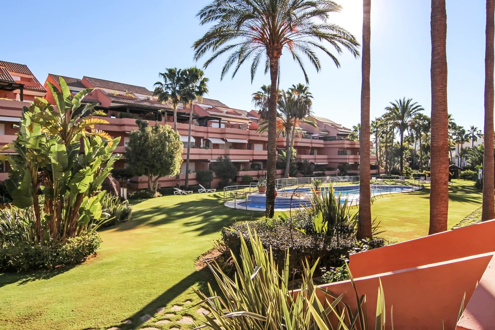 Apartamento de 2 habitaciones en Marbella en venta con piscina garaje - 795.000 € (Ref: 9738636)