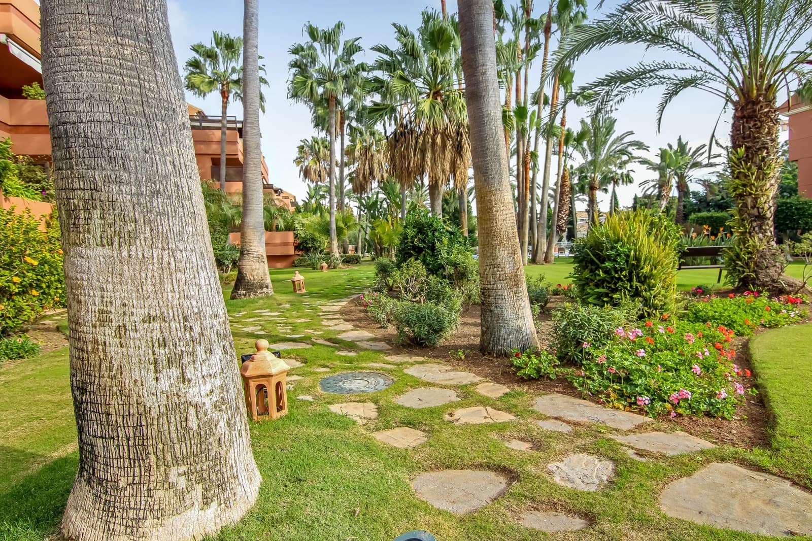 Apartamento de 2 habitaciones en Marbella en venta con piscina garaje - 795.000 € (Ref: 9738636)