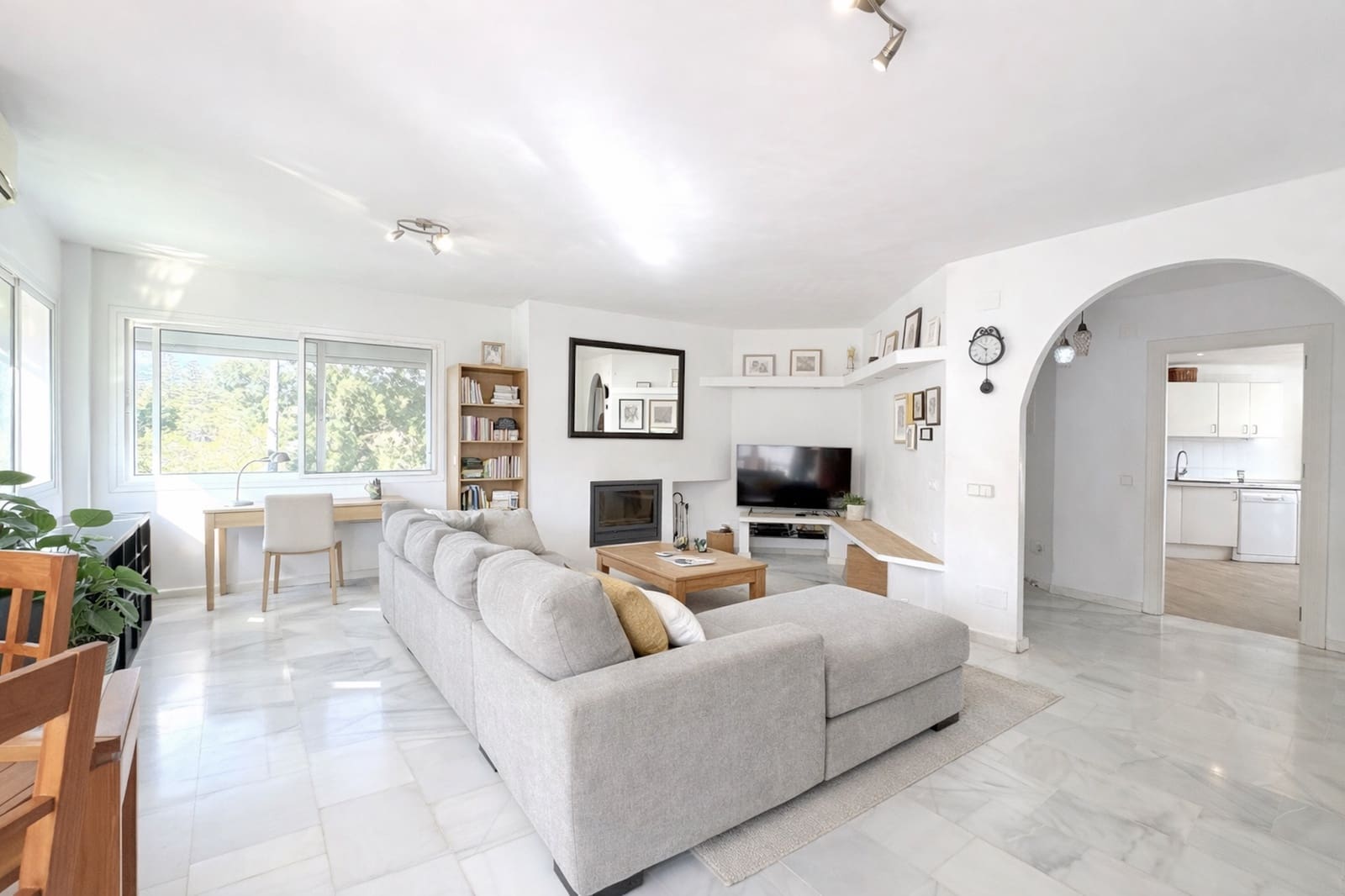 3 bedroom Penthouse for sale in Mijas Costa with pool - € 395,000 (Ref: 9738637)