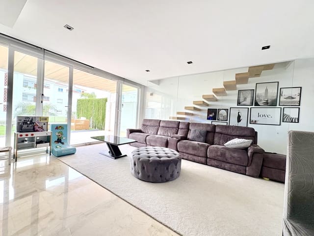 Casa de 4 habitaciones en Calahonda, Mijas en venta con piscina garaje - 875.000 € (Ref: 9741824)