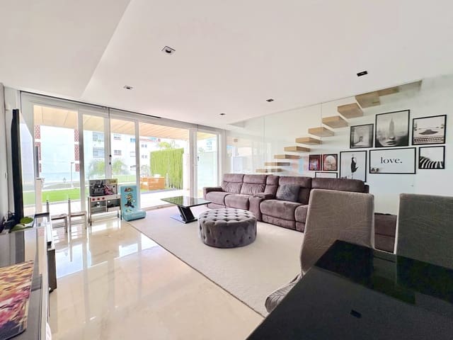 Casa de 4 habitaciones en Calahonda, Mijas en venta con piscina garaje - 875.000 € (Ref: 9741824)