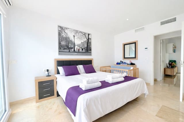 4 sypialnia Dom na sprzedaż w Calahonda, Mijas z basenem garażem - 875 000 € (Ref: 9741824)