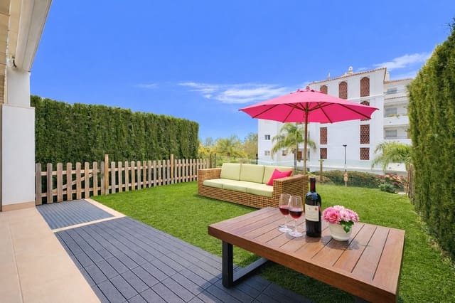 4 sypialnia Dom na sprzedaż w Calahonda, Mijas z basenem garażem - 875 000 € (Ref: 9741824)