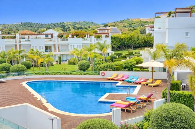 4 sypialnia Dom na sprzedaż w Calahonda, Mijas z basenem garażem - 875 000 € (Ref: 9741824)