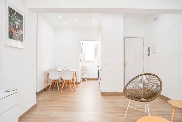 2 bedroom Apartment for sale in Cruz de Humilladero, Málaga city with garage - € 280,000 (Ref: 9748093)