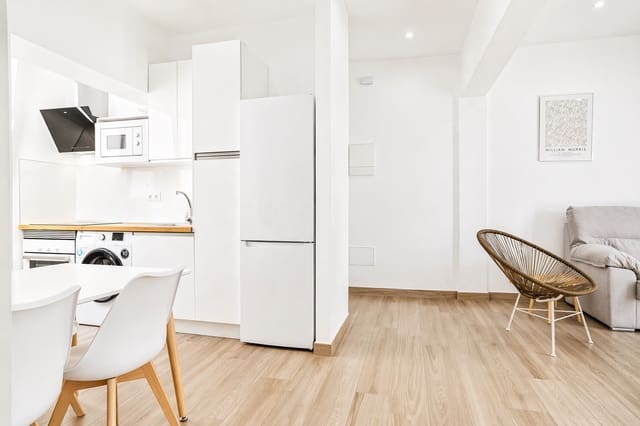 2 bedroom Apartment for sale in Cruz de Humilladero, Málaga city with garage - € 280,000 (Ref: 9748093)