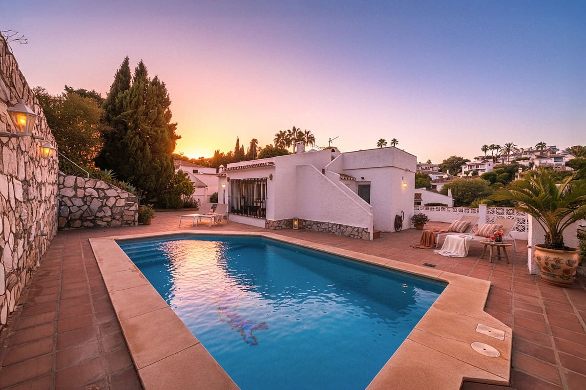 3 soveværelse Villa til salg i Mijas Costa med swimmingpool garage - € 675.000 (Ref: 9752116)