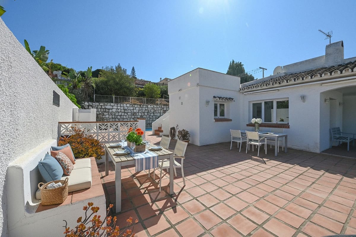 3 soveværelse Villa til salg i Mijas Costa med swimmingpool garage - € 675.000 (Ref: 9752116)