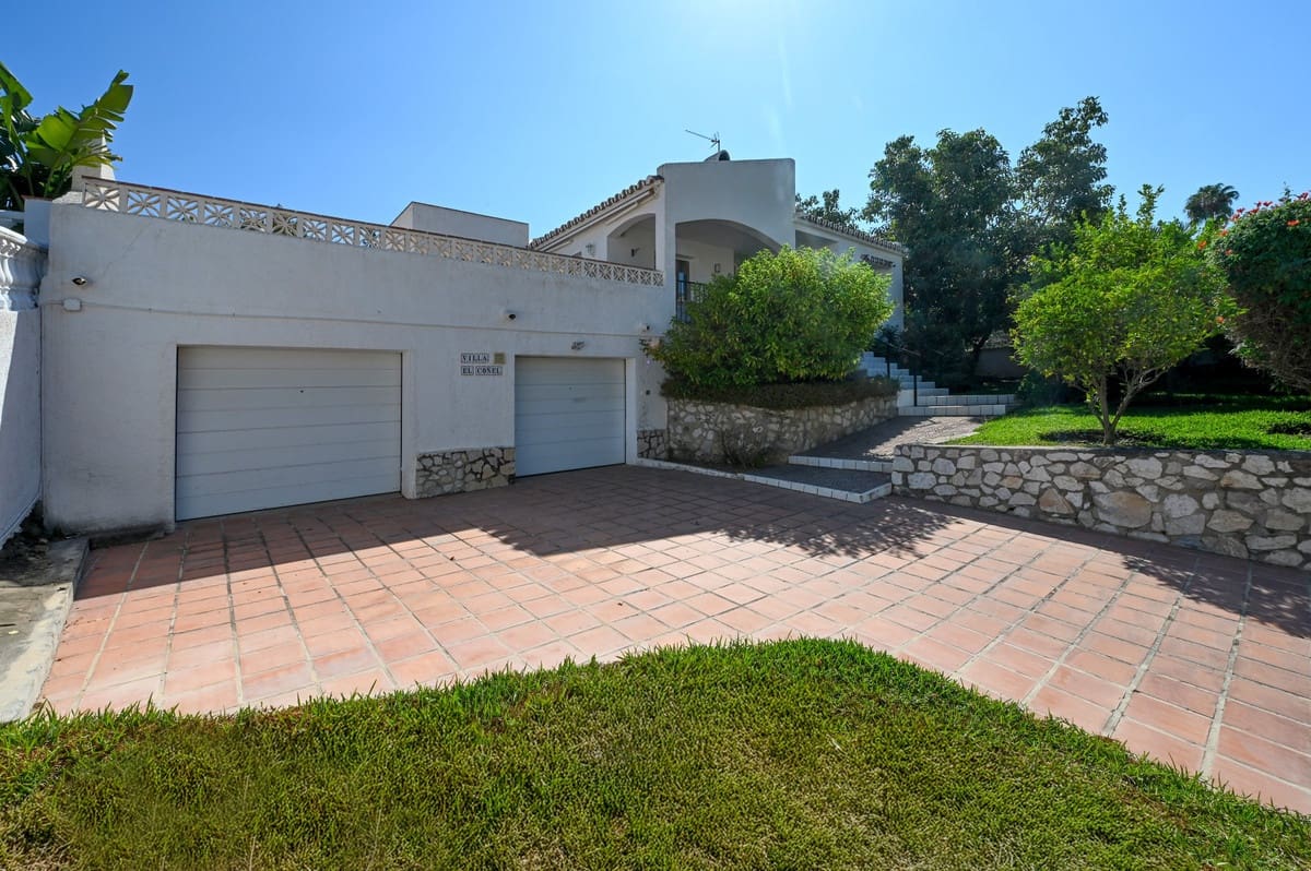 3 soveværelse Villa til salg i Mijas Costa med swimmingpool garage - € 675.000 (Ref: 9752116)
