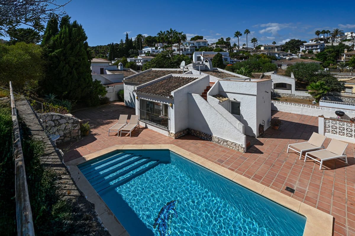 3 soveværelse Villa til salg i Mijas Costa med swimmingpool garage - € 675.000 (Ref: 9752116)