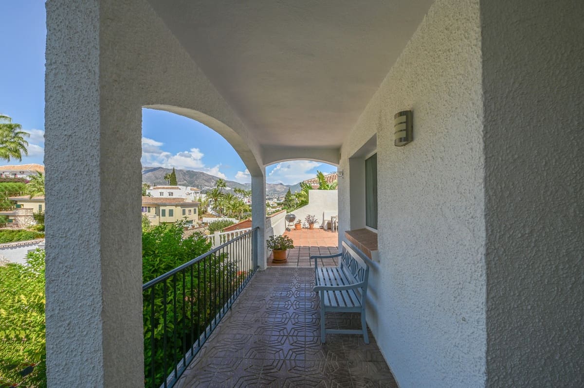 3 soveværelse Villa til salg i Mijas Costa med swimmingpool garage - € 675.000 (Ref: 9752116)
