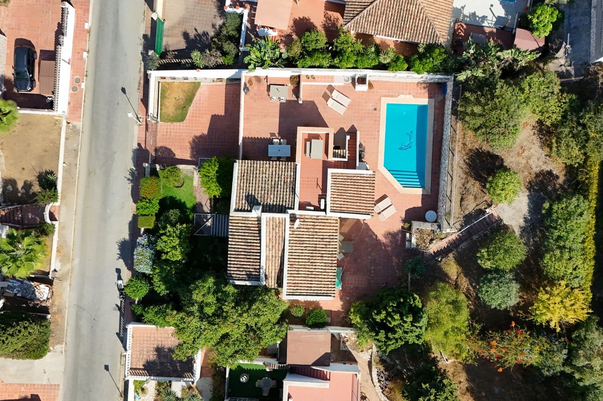 3 soveværelse Villa til salg i Mijas Costa med swimmingpool garage - € 675.000 (Ref: 9752116)