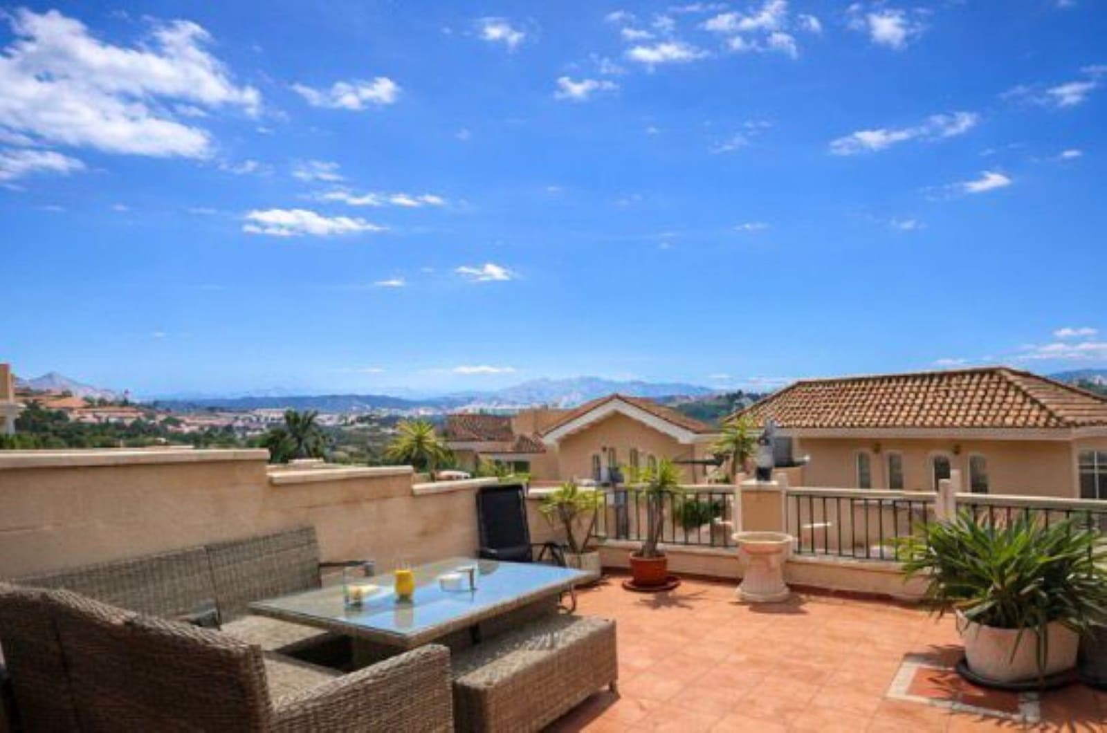 5 sovrum Hus till salu i Manilva med pool garage - 410 000 € (Ref: 9758866)