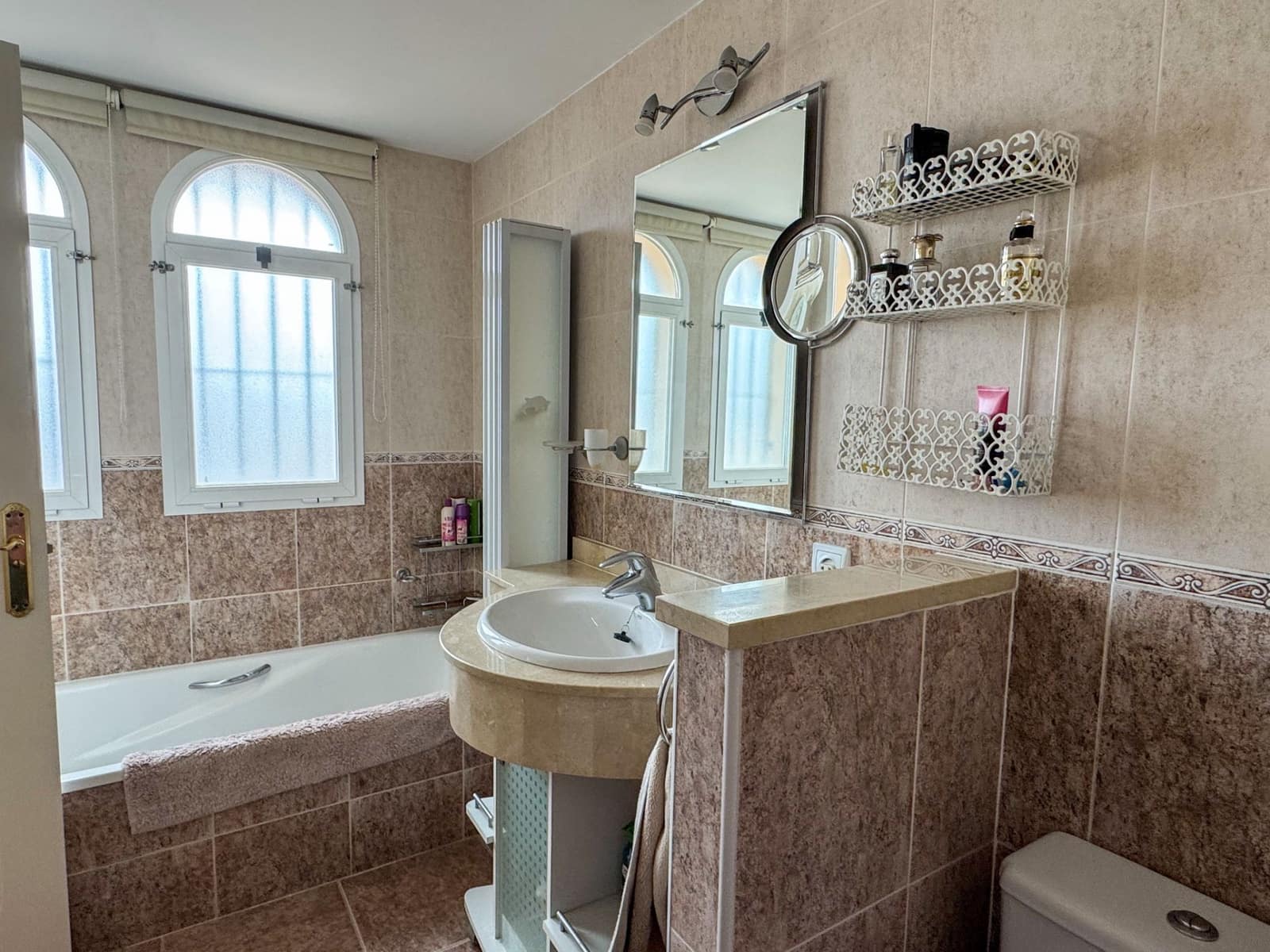 5 sovrum Hus till salu i Manilva med pool garage - 410 000 € (Ref: 9758866)