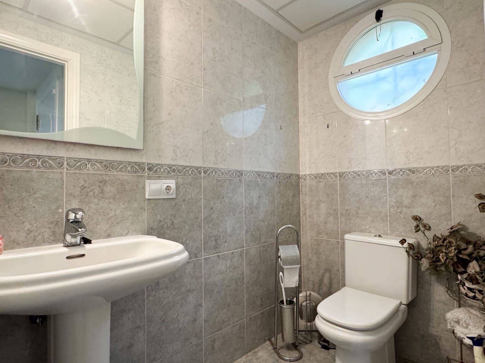 5 sovrum Hus till salu i La Duquesa / Puerto de la Duquesa med pool garage - 410 000 € (Ref: 9758866)
