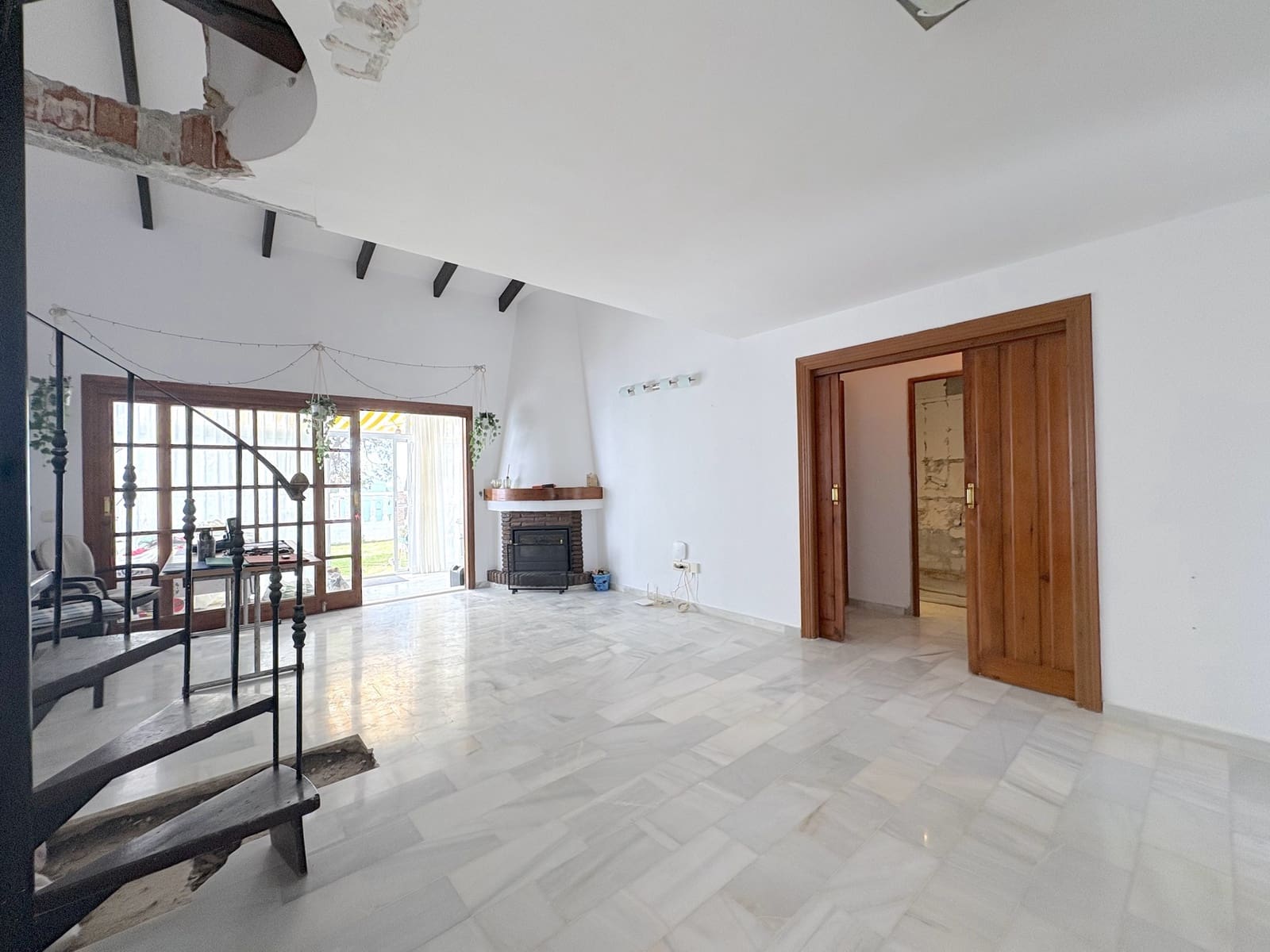 3 makuuhuone Omakotitalo myytävänä paikassa Calahonda mukana uima-altaan 
autotalli - 795 000 € (Ref: 9770718)